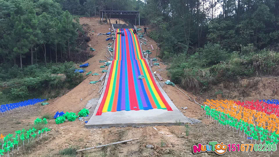 彩虹滑道投資多少錢，根據規(guī)模和檔次來決定